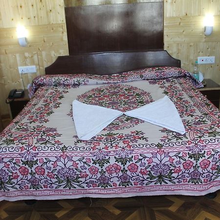 Fluorescence Hotel And Restaurant Гульмарг Экстерьер фото