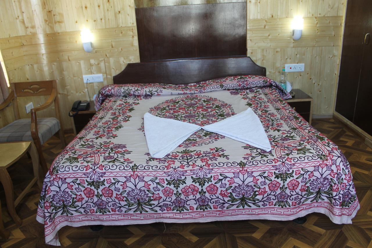 Fluorescence Hotel And Restaurant Гульмарг Экстерьер фото